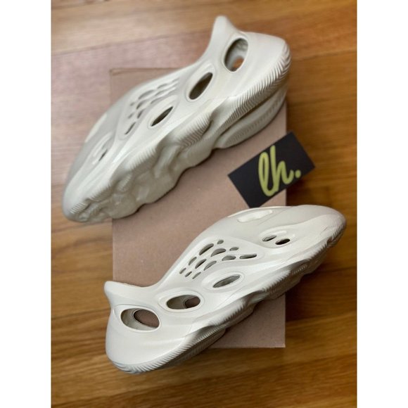 Size 11 Adidas Yeezy FoamRNNR "Sand" - Picture 6 of 6